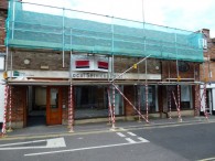 Photo shows the scaffold in Wantage with missing ties, bracing and vehicle impact protection