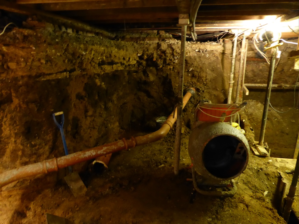 Photo shows dangerous basement excavation